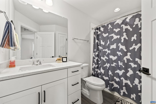 full bathroom with vanity, toilet, wood finished floors, a shower with shower curtain, and recessed lighting