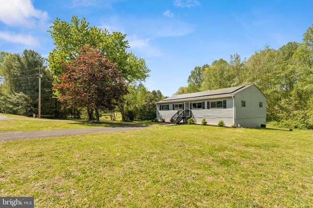 92 Aspen Hill Rd, Mineral, VA 23117 - view of front of house featuring a front lawn and metal roof
