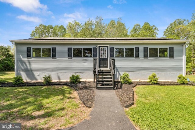 92 Aspen Hill Rd, Mineral, VA 23117 - view of front of home with entry steps and a front yard