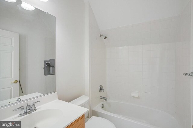 5409 Rich Mountain Way E, Fredericksburg, VA 22407 - bathroom with toilet, vanity, and shower / washtub combination