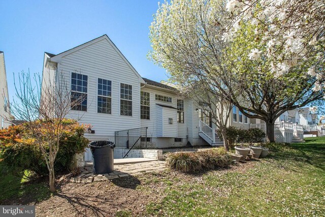 5409 Rich Mountain Way E, Fredericksburg, VA 22407 - view of front of property featuring a front lawn