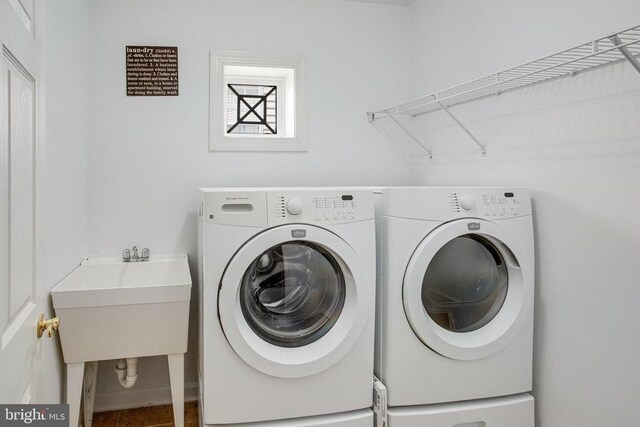5409 Rich Mountain Way E, Fredericksburg, VA 22407 - clothes washing area featuring washing machine and clothes dryer