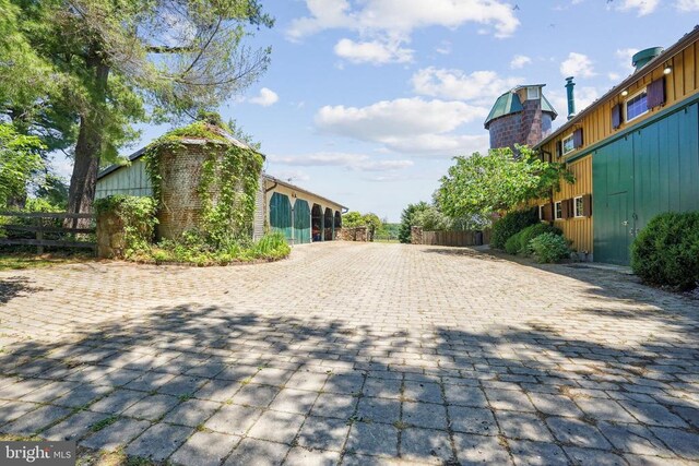 view of decorative driveway