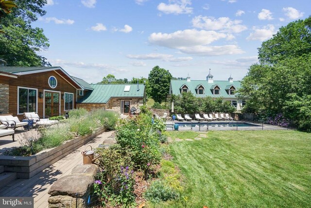 view of yard featuring a patio area