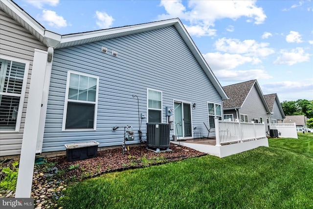 6607 Golden Pheasant Run, Fredericksburg, VA 22407 - rear view of house featuring central AC unit and a lawn