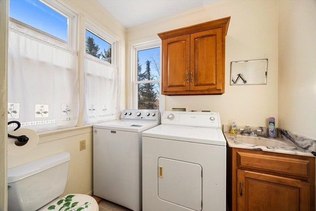 419 College Cir, Staunton, VA 24401 - laundry area featuring washing machine and clothes dryer and a sink