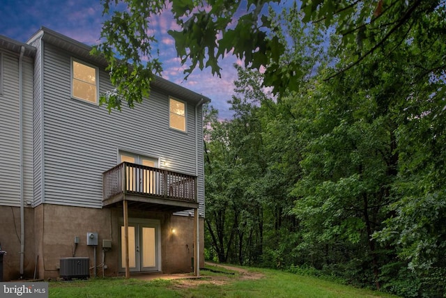 5122 Redbud Rd, Fredericksburg, VA 22407 - back of house at dusk featuring a yard