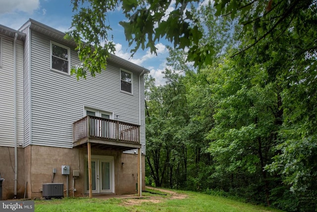 5122 Redbud Rd, Fredericksburg, VA 22407 - back of property featuring french doors, a lawn, and a deck
