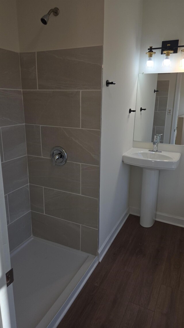 307 2nd St, Shenandoah, VA 22849 - full bath featuring tiled shower, wood finished floors, and baseboards