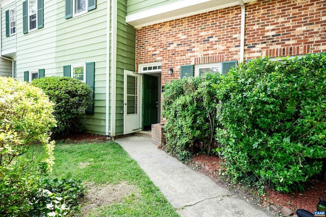 158 Scarborough Pl, Charlottesville, VA 22903 - entrance to property with brick siding