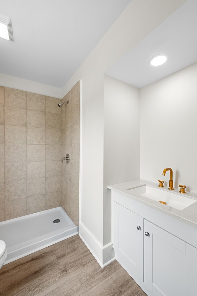 630 Battlefield Rd, Fort Defiance, VA 24437 - full bath with tiled shower, toilet, wood finished floors, baseboards, and vanity
