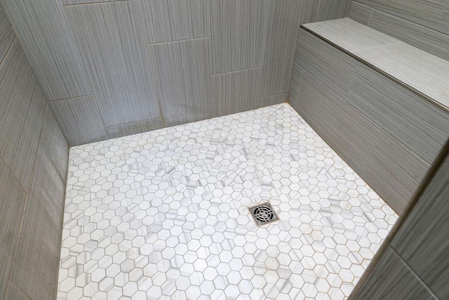 details featuring a tile shower