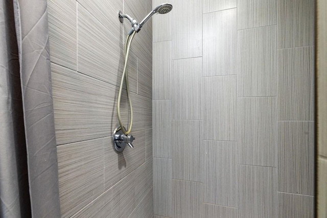 details featuring a tile shower