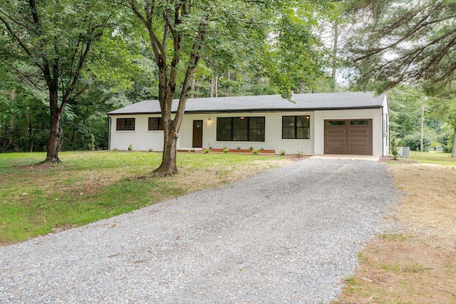 9048 Cinder Run Ln, Elkton, VA 22827 - ranch-style home with a garage, gravel driveway, and a front yard