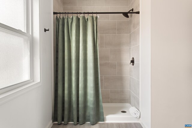 1795 Avon Rd, Afton, VA 22920 - full bathroom featuring tiled shower