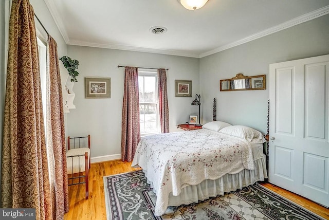 215 Fredericksburg Ave, Louisa, VA 23093 - bedroom featuring light wood-style floors, visible vents, baseboards, and ornamental molding