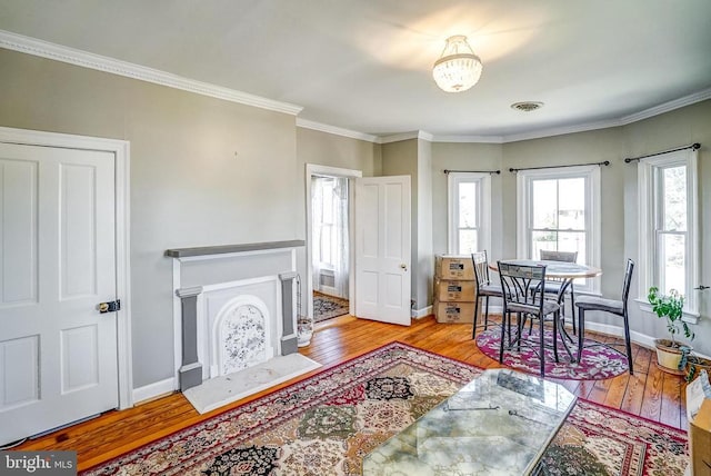 215 Fredericksburg Ave, Louisa, VA 23093 - living area featuring crown molding, visible vents, baseboards, and hardwood / wood-style flooring