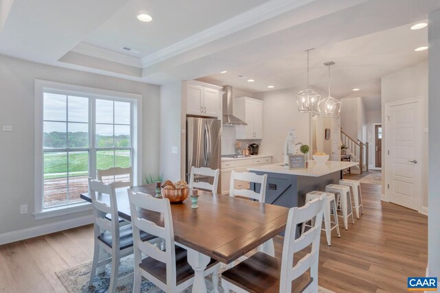 dining room featuring light wood-type flooring, baseboards, ornamental molding, and recessed lighting