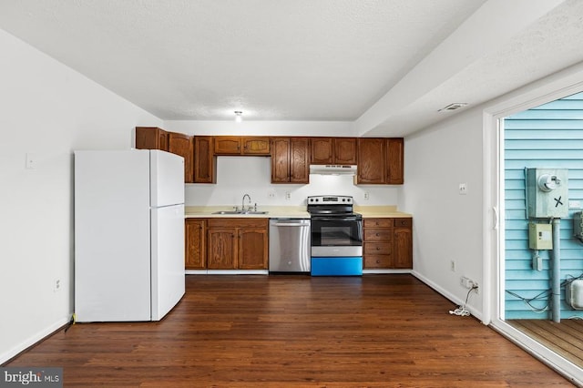 5143 Cottonwood Ct, Fredericksburg, VA 22407 - kitchen featuring stainless steel appliances, under cabinet range hood, light countertops, and dark wood-style flooring