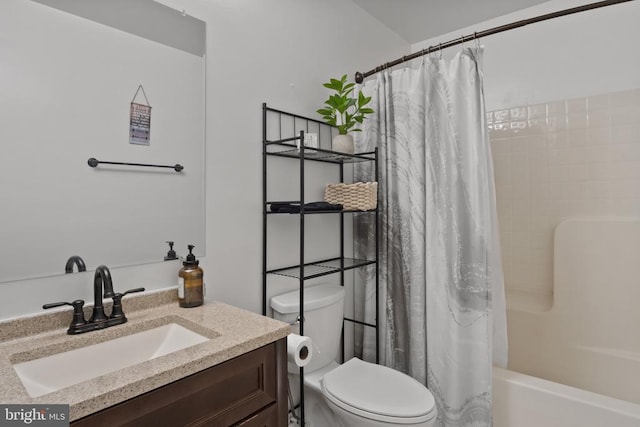 11721 Hoover Ln, Fredericksburg, VA 22407 - full bath featuring vanity and shower / bath combo with shower curtain
