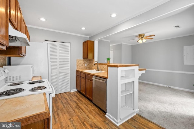 11260 Girven Ct, Fredericksburg, VA 22407 - kitchen featuring white appliances, under cabinet range hood, ornamental molding, decorative backsplash, and ceiling fan