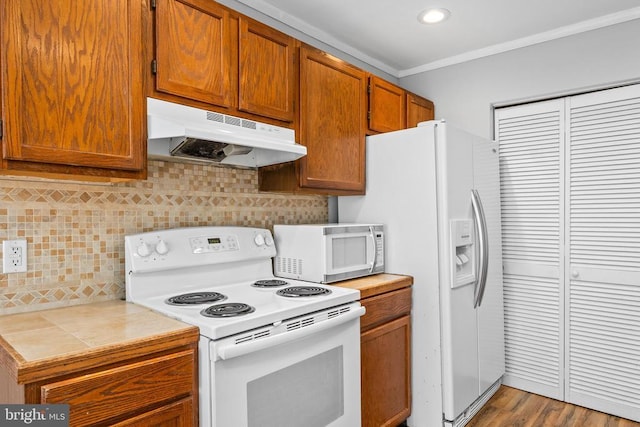 11260 Girven Ct, Fredericksburg, VA 22407 - kitchen featuring white appliances, under cabinet range hood, crown molding, decorative backsplash, and tile countertops