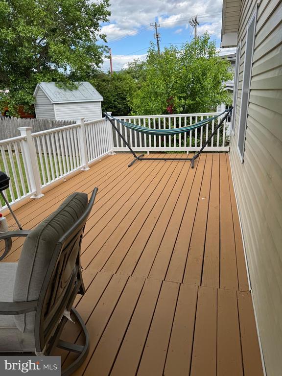 4 Brumback Ave, Luray, VA 22835 - view of wooden terrace