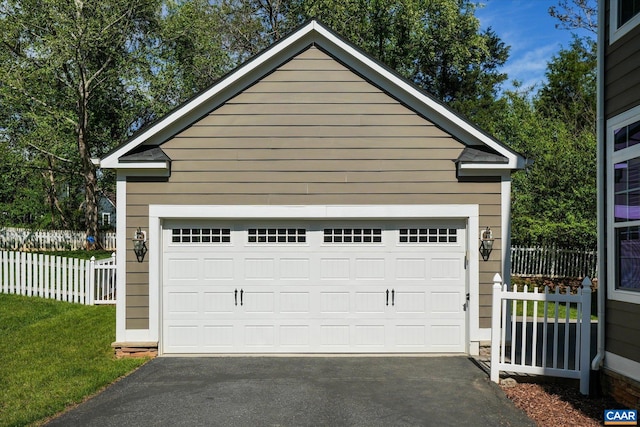 1664 Wickham Way, Charlottesville, VA 22901 - detached garage featuring fence