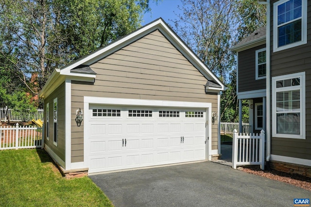 1664 Wickham Way, Charlottesville, VA 22901 - detached garage with fence