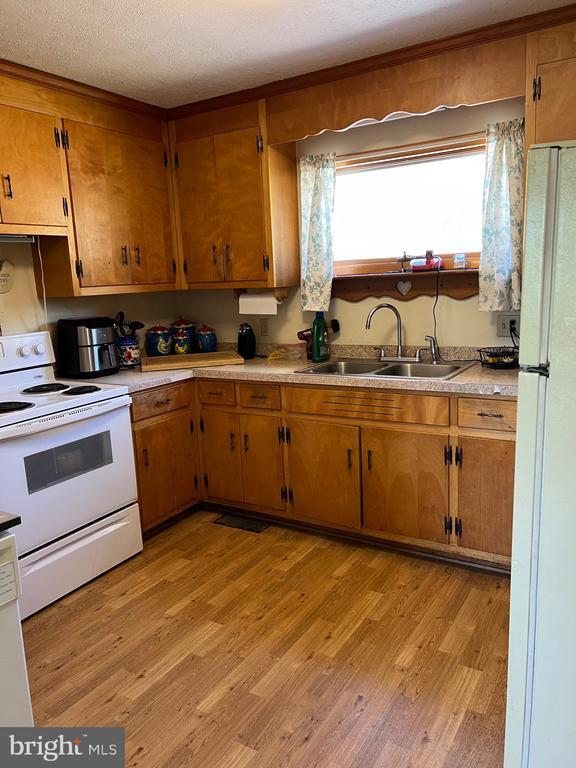 3721 W Hoover Rd, Haywood, VA 22722