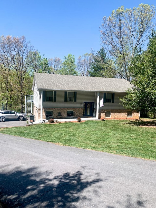 209 Raintree Rd, Verona, VA 24482 - raised ranch featuring a front yard