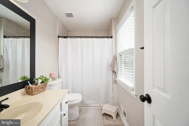 11603 Enchanted Woods Way, Fredericksburg, VA 22407 - full bath featuring toilet, vanity, wood finished floors, curtained shower, and baseboards