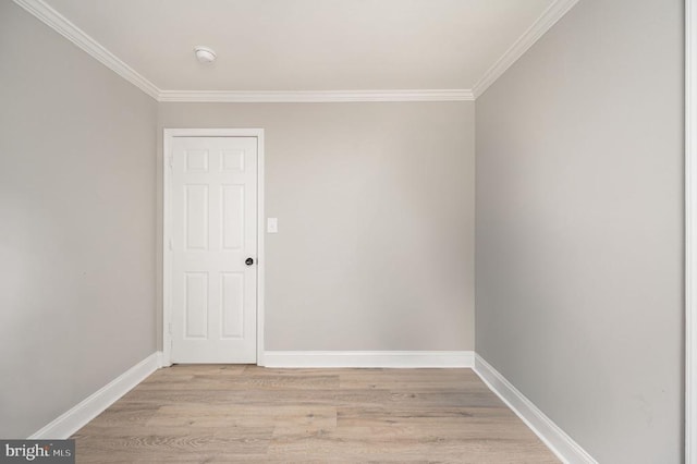 11603 Enchanted Woods Way, Fredericksburg, VA 22407 - empty room featuring crown molding, light wood-type flooring, baseboards, and a smoke detector