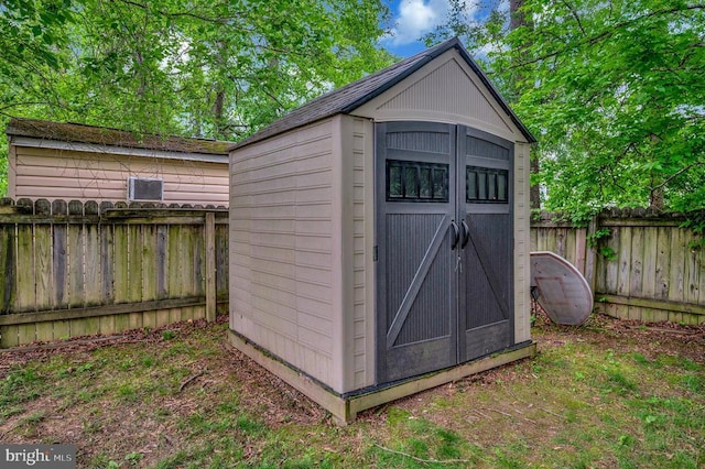 10118 New Scotland Dr, Fredericksburg, VA 22408 - view of shed with a fenced backyard