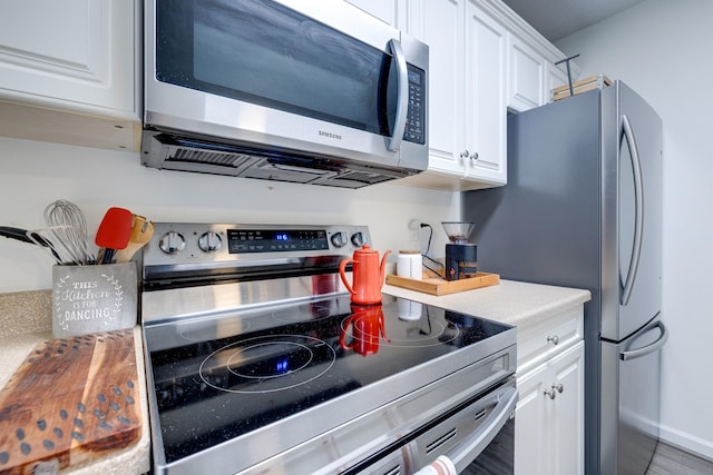 1045 Alexander Hamilton Ln, Harrisonburg, VA 22802 - kitchen with appliances with stainless steel finishes, white cabinets, light countertops, and baseboards