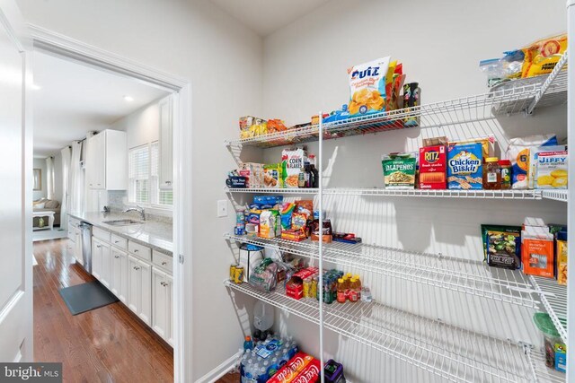12804 Monterey Ct, Fredericksburg, VA 22407 - pantry with a sink