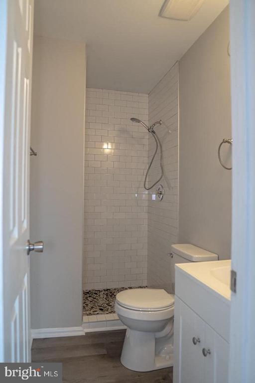 10732 Wakeman Dr, Fredericksburg, VA 22407 - full bath with vanity, a tile shower, and wood finished floors