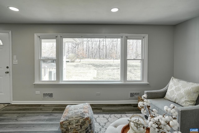 sitting room featuring wood finished floors, plenty of natural light, recessed lighting, and baseboards