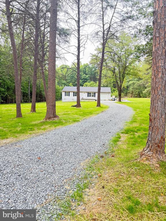 543 Elk Creek Rd, Mineral, VA 23117 - view of dirt / gravel driveway