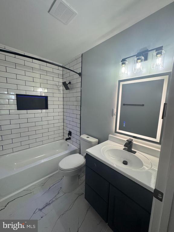 543 Elk Creek Rd, Mineral, VA 23117 - full bathroom with vanity, tub / shower combination, and marble finish floors