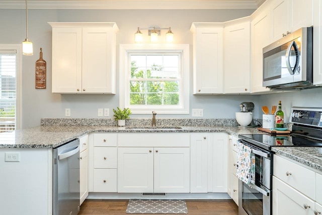 4517 Wiltshire St, Rockingham, VA 22802 - kitchen with appliances with stainless steel finishes, a sink, ornamental molding, a peninsula, and white cabinetry