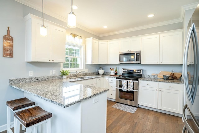 4517 Wiltshire St, Rockingham, VA 22802 - kitchen with appliances with stainless steel finishes, a sink, a peninsula, white cabinetry, and crown molding