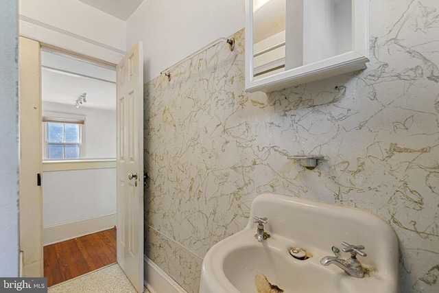 410 W St N, Culpeper, VA 22701 - bathroom with baseboards