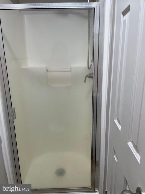 18393 Gaskins Ln, Jeffersonton, VA 22724 - full bath featuring a stall shower