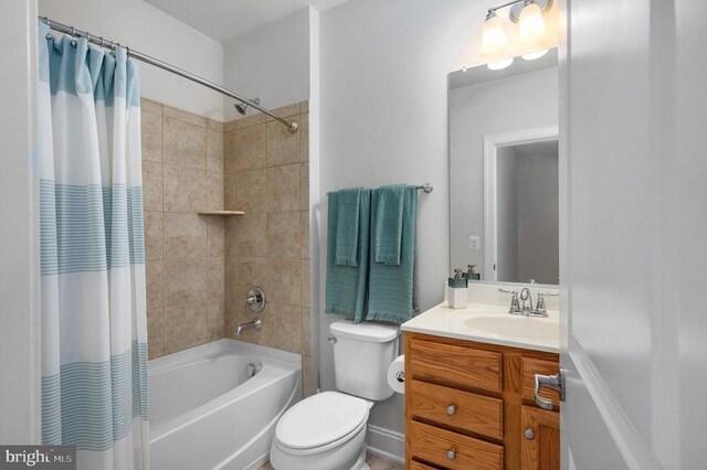 11407 Osprey Trl, Spotsylvania, VA 22551 - bathroom featuring vanity, toilet, and shower / bath combo