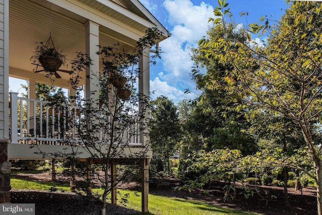 11407 Osprey Trl, Spotsylvania, VA 22551 - view of yard featuring a porch