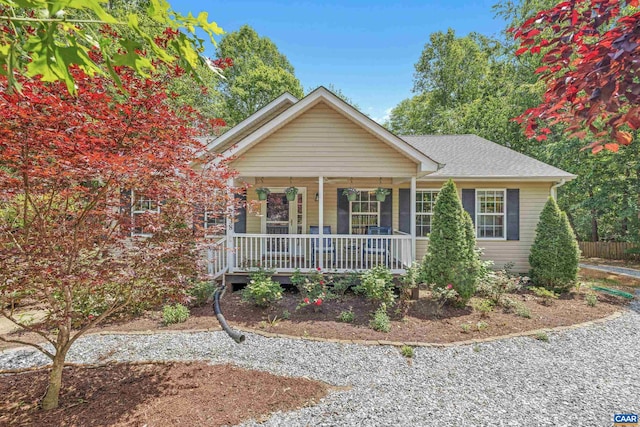 538 Jefferson Dr, Palmyra, VA 22963 - view of front facade featuring a porch and a shingled roof