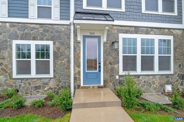 property entrance featuring stone siding