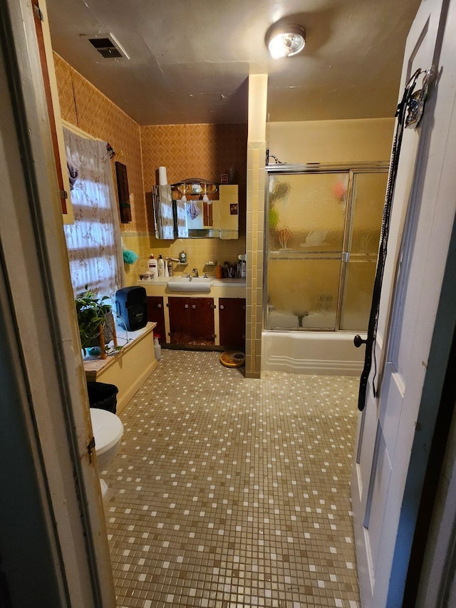 281 High St, Timberville, VA 22853 - bathroom featuring vanity, toilet, bath / shower combo with glass door, and visible vents