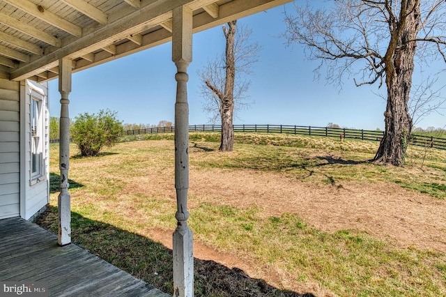 view of yard featuring a rural view